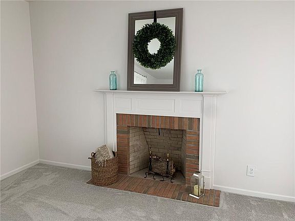 3rd image of 1310 Tower Ln