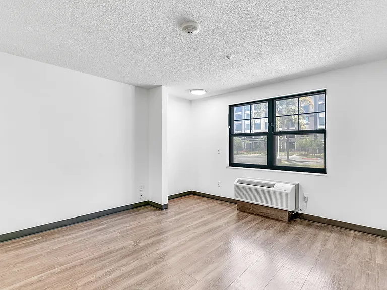 1031 N Link — Photo 3
