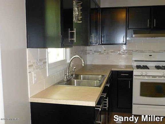 3rd image of 3924 Hazelwood Ave SW