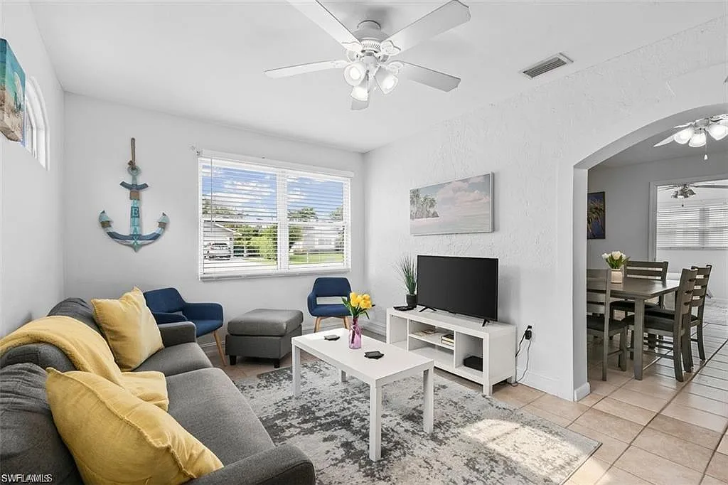 2 bed, 1.0 bath, 1500 sqft, $1,900 — Photo 3