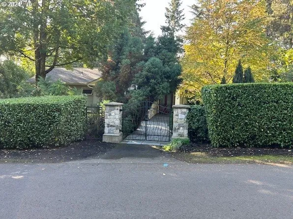 7200 SW Newton Pl, Portland, OR 97225