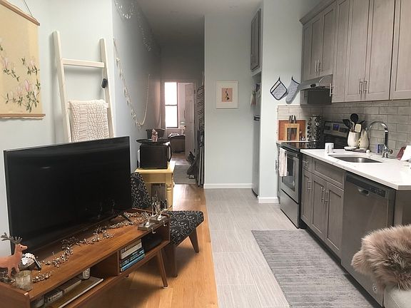 3rd image of 206 Huron St #3A