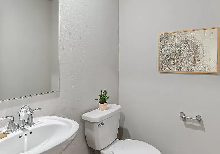 4021 Village Center Dr SE — Photo 5