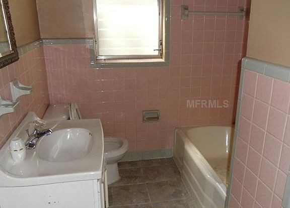 4th image of 306 Pinewood Ct
