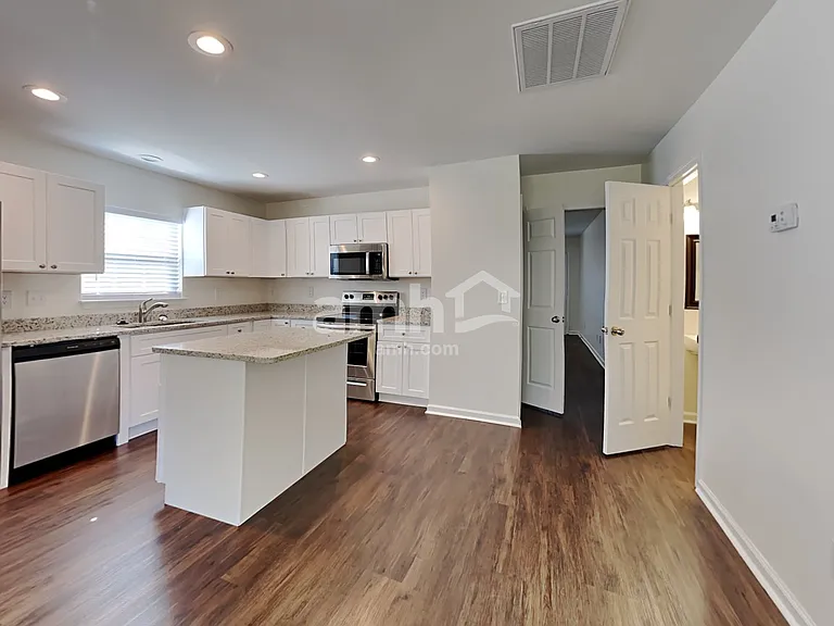 2034 Fiona Way — Photo 3