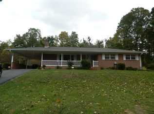 5555 Farmstead Rd, Pfafftown, NC 27040