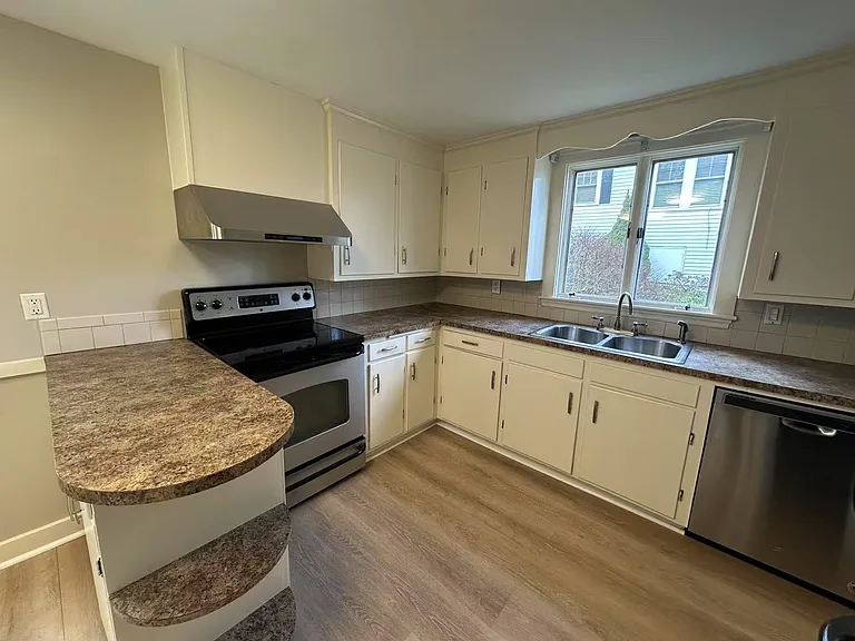37 Washburn Ave — Photo 9