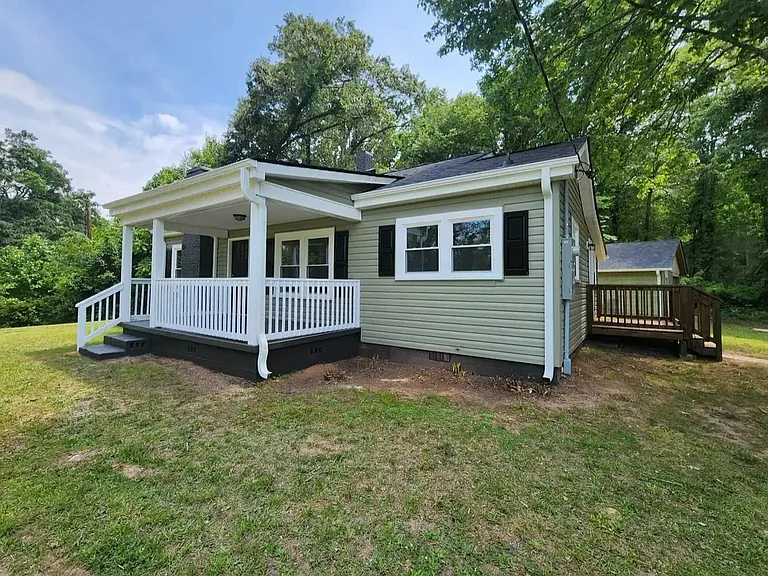 112 Jackson Ave — Photo 2