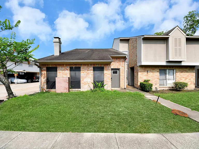 7877 Kendalia Dr — Photo 1