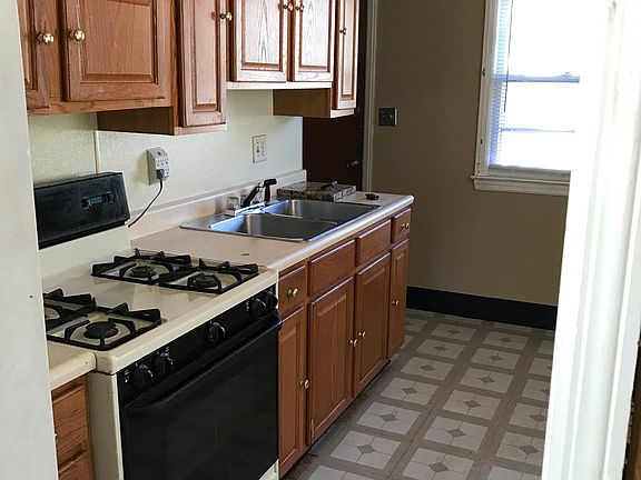 3rd image of 3007 Woodland Ave