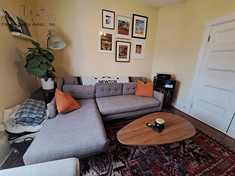 Charter St — Photo 3