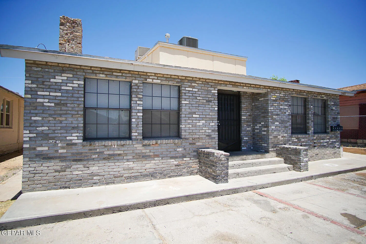 2 bed, 1.0 bath, 800 sqft, $945 — Photo 2