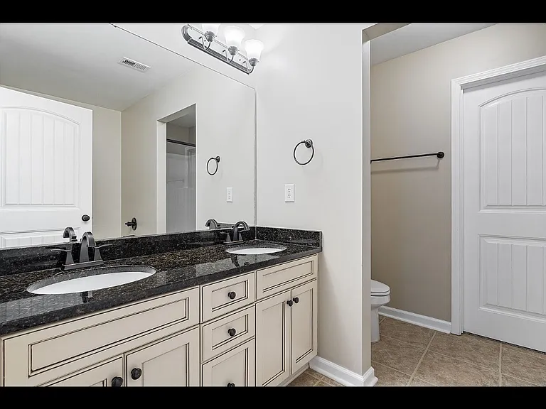 2536 Ridgemont Dr — Photo 8