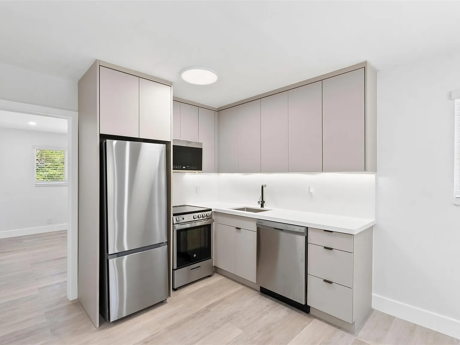 1 bed, 1.0 bath, 600 sqft, $2,000 — Photo 1