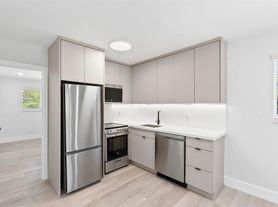 1101 NE 18th Ave