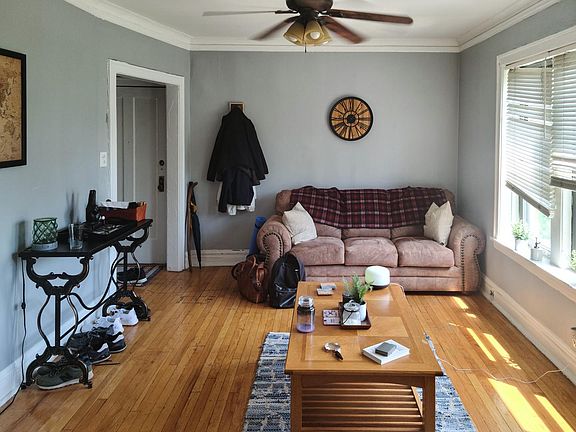 3rd image of 2536 N Artesian Ave #3A