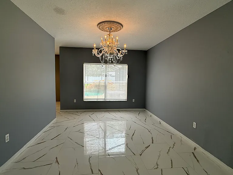 554 Bristol Cir — Photo 9