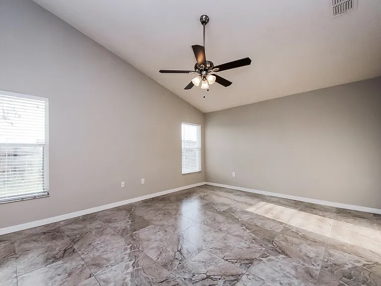 458 Tamarind Parke Ln — Photo 3