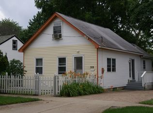 218 Stuart Ave, Aurora, IL 60505