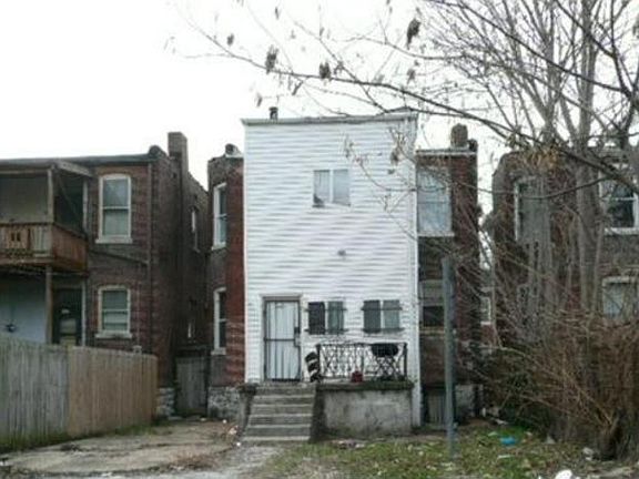 2nd image of 3925 Lexington Ave