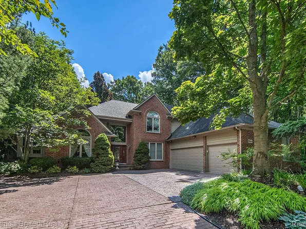 25684 Cheyenne Dr, Novi, MI 48374