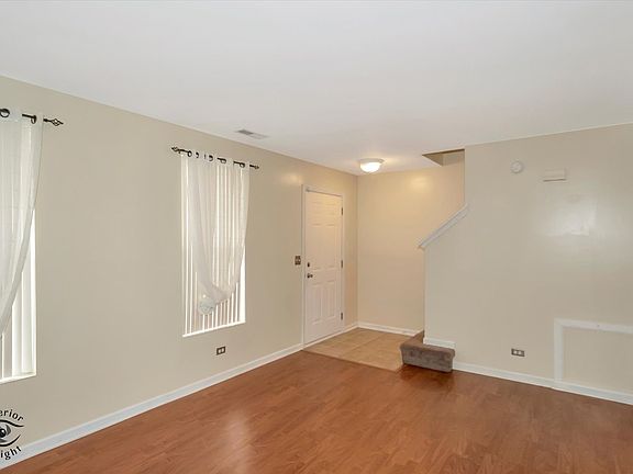 3rd image of 921 Symphony Dr