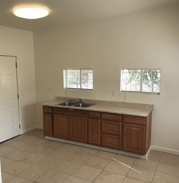 2nd image of 207 Crystal St