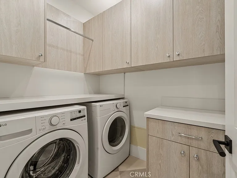 8065 Lloyd Ave — Photo 19