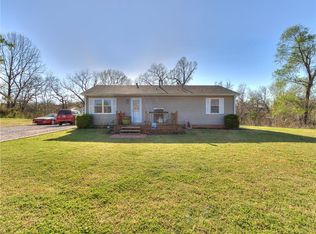 907 Park Ln, Chandler, OK 74834