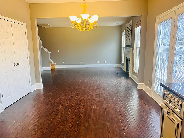 105 Charing Pl — Photo 18