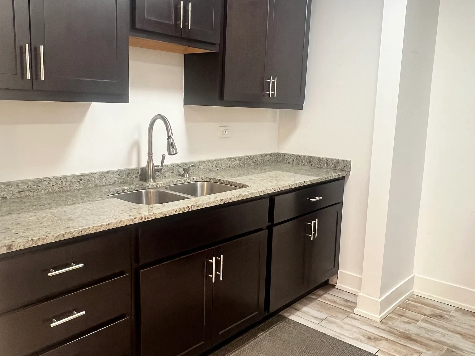 3 bed, 1.5 bath, 3000 sqft, $3,000 — Photo 3