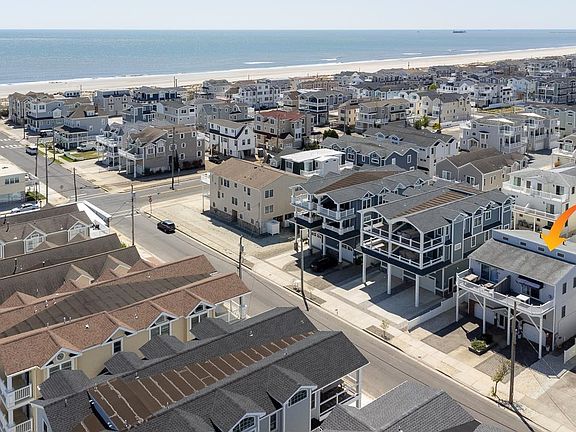 2nd image of 120 51st St W #Sea