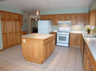 10360 Penniman Dr, Chardon, OH 44024
