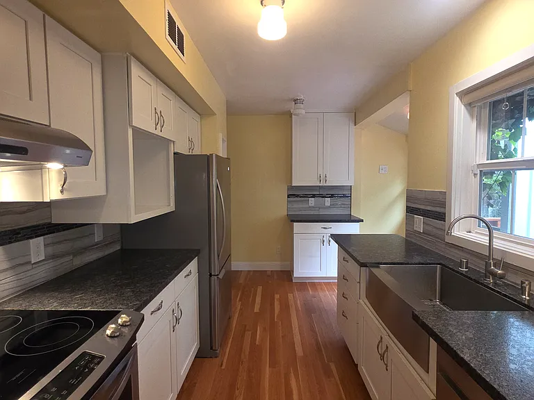 1000 Primrose St — Photo 3