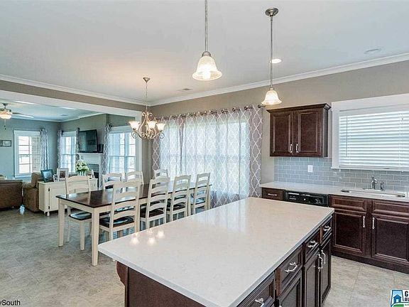3rd image of 1000 Garnet Dr