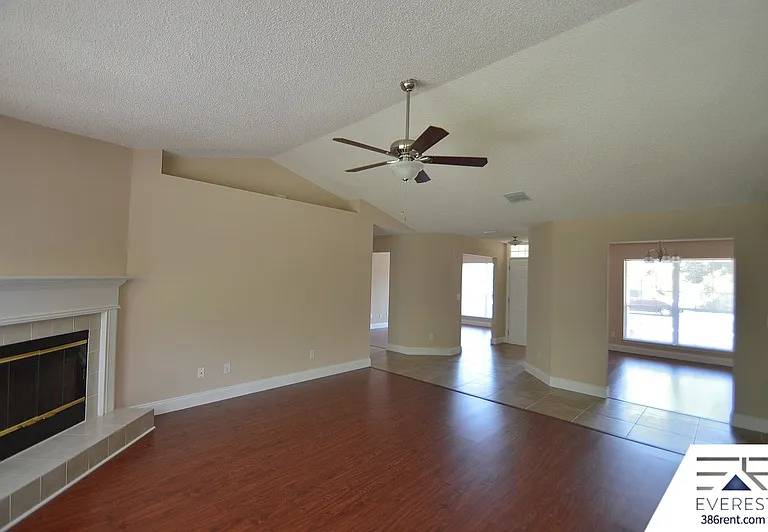 30 Lancelot Dr — Photo 11