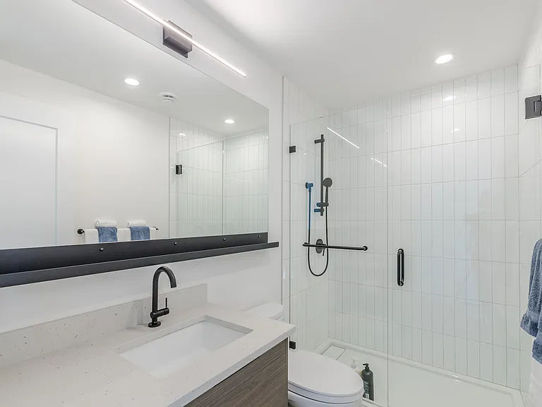 Landry Cres — Photo 8