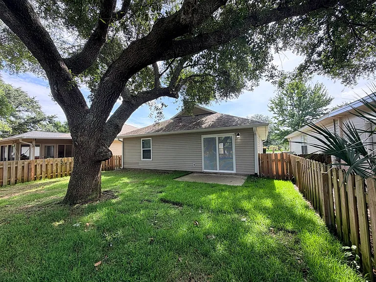 7738 Lola Cir — Photo 32
