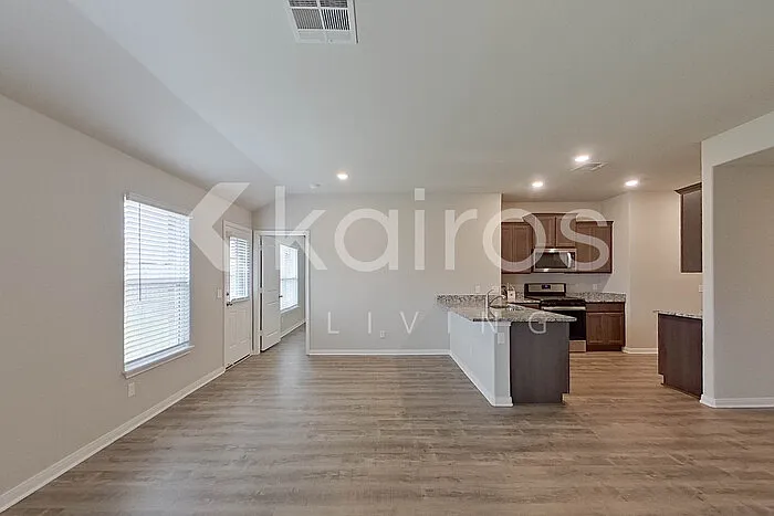 301 Saint James Pl — Photo 6