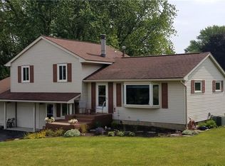 862 Salt Rd, Webster, NY 14580