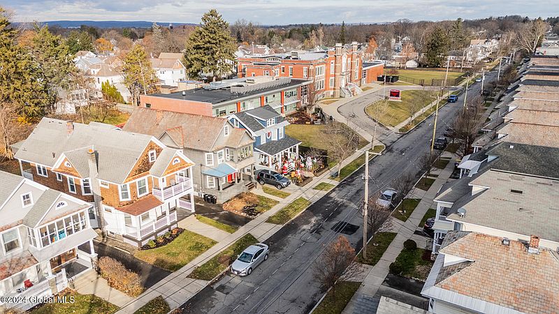 3rd image of 1029 Baker Avenue