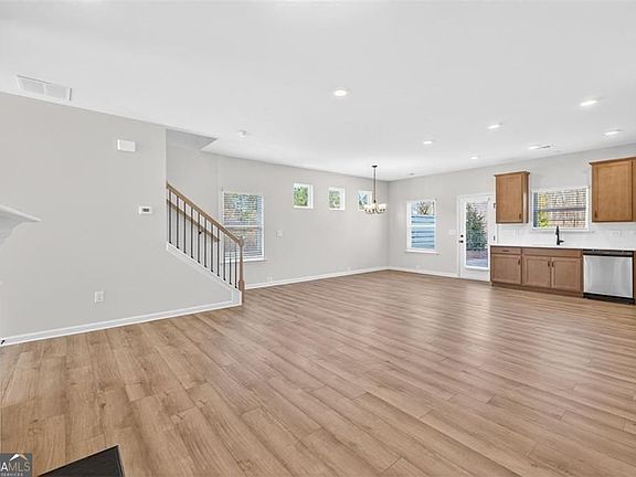 5th image of 150 Alameda St #98