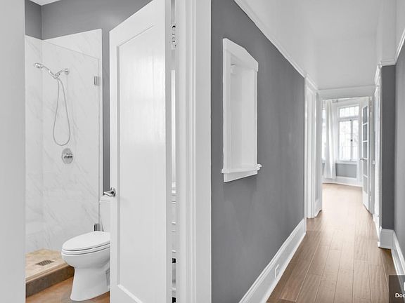 4th image of 565 Lombard St