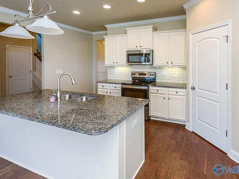 3031 Greenway Cir SE — Photo 10