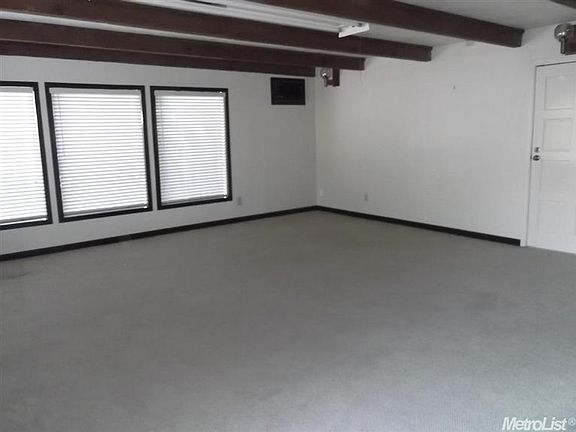3rd image of 3019 Dorchester Ct