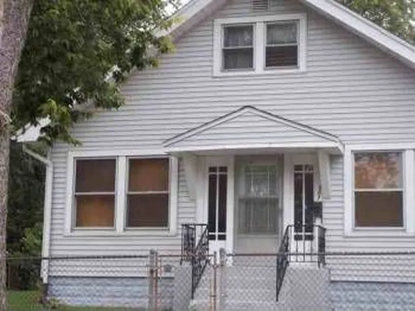 307 Chestnut St, Pekin, IL 61554