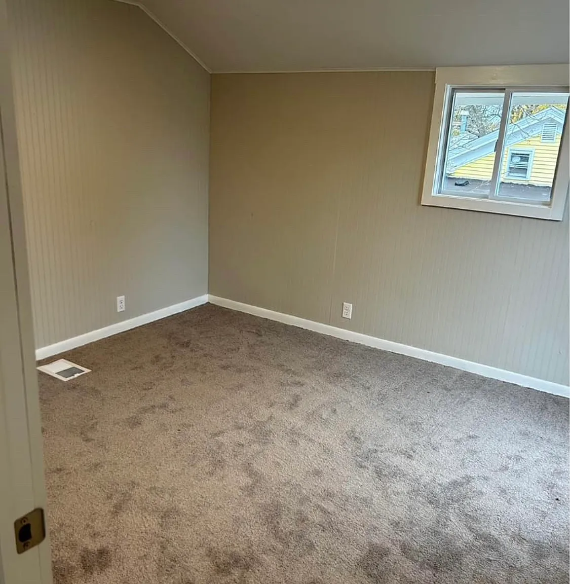 3 bed, 2076 sqft, $1,700 — Photo 2