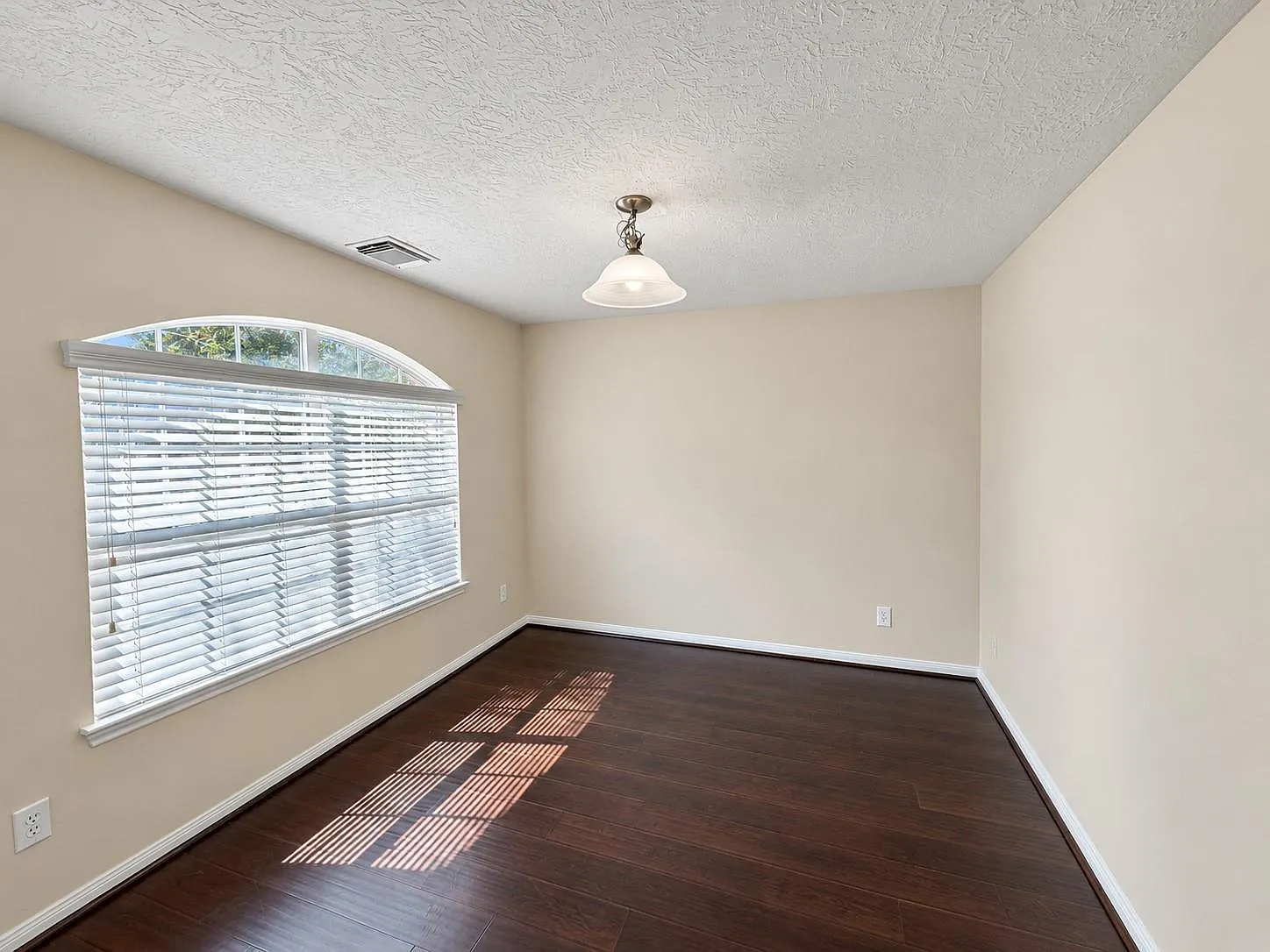 4 bed, 3.5 bath, 2696 sqft, $2,450 — Photo 3