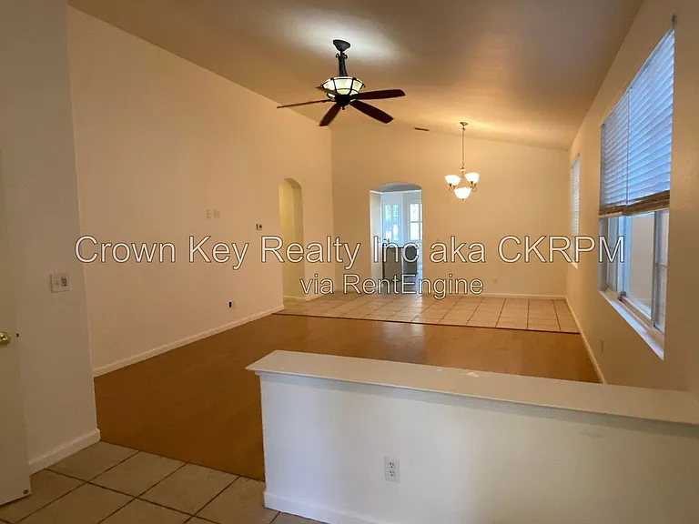 1844 Oswego Ct — Photo 2