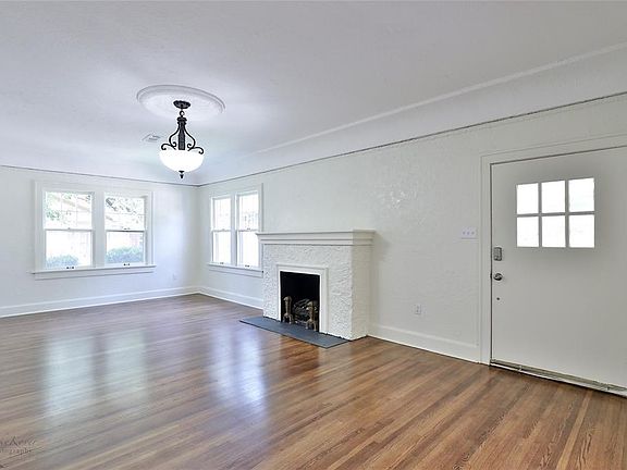 5th image of 858 Elmwood Dr